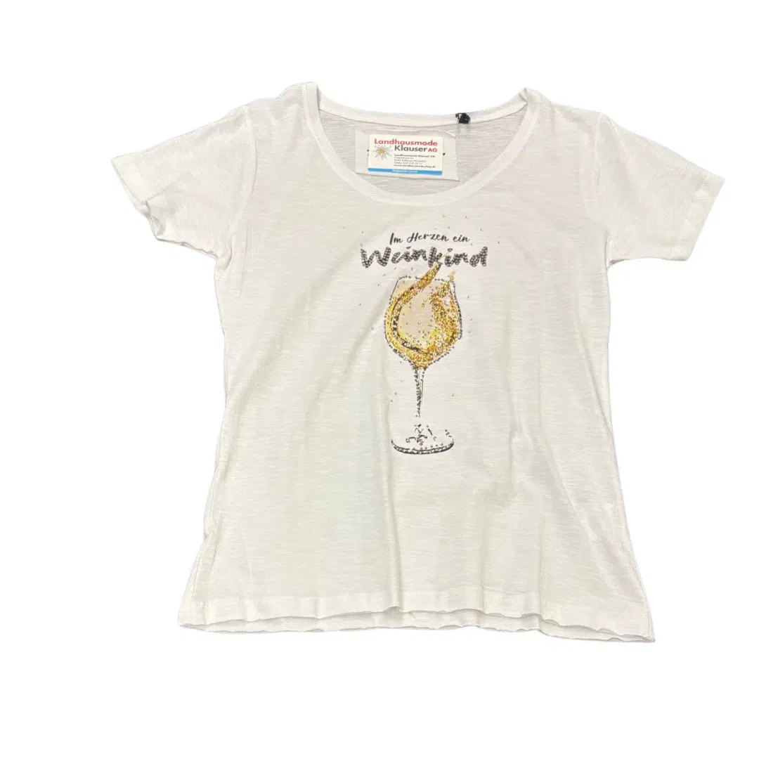 Weißes Kurzarm-T-Shirt mit V-Ausschnitt und der Grafik eines Weinglases mit goldenen Akzenten und dem Schriftzug 
