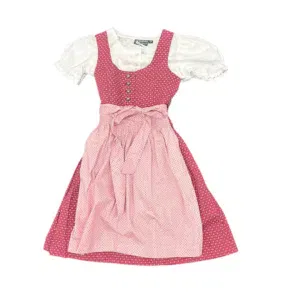 Ein traditionelles Kleid mit einer weißen Bluse mit Puffärmeln, einem rosa gemusterten Mieder und Rock, Zierknöpfen und einer passenden rosa Schürze, die in der Taille mit einer Schleife gebunden wird.