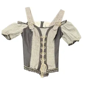 Kurzärmeliges Korsett-Top im Vintage-Stil mit gestreiften Puffärmeln, breiten Schulterträgern mit Zierschnallen und einer Schnürung auf der Vorderseite aus beigem und grauem Stoff. Der Rücken wird mit einem Reißverschluss geschlossen.